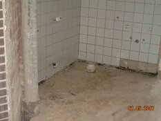 Asbesthaus - Site: Asbestos-containing, mineral tile adhesive, grout | © 2019, CRB Analyse Service GmbH | © CRB Analyse Service GmbH