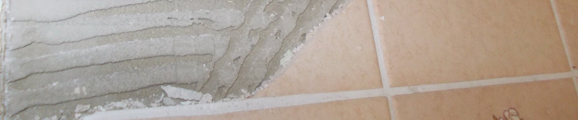 Asbesthaus - Site: Asbestos-containing, mineral tile adhesive, grout | © 2019, CRB Analyse Service GmbH | © CRB Analyse Service GmbH
